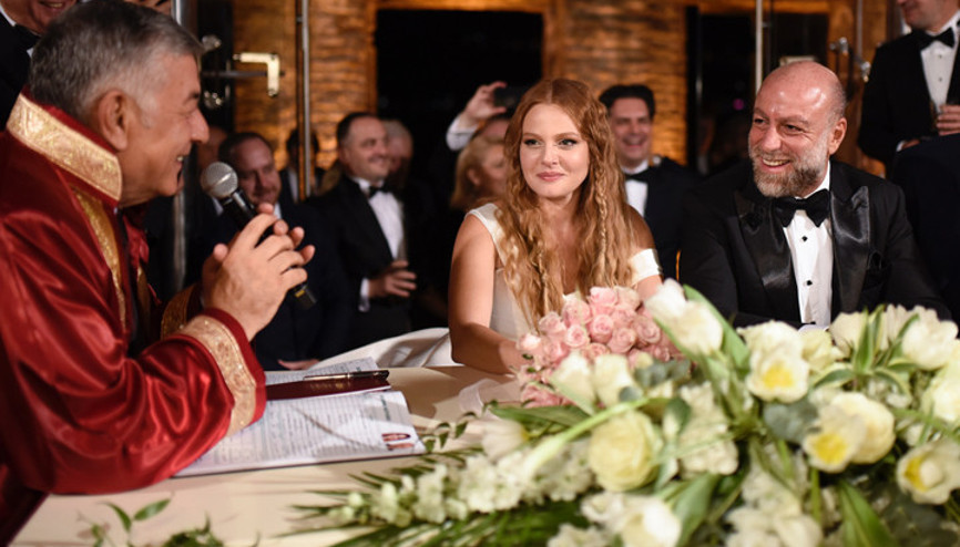 Oyuncu Naz Elmas, iş insanı Erol Özmandıracı ile evlendi