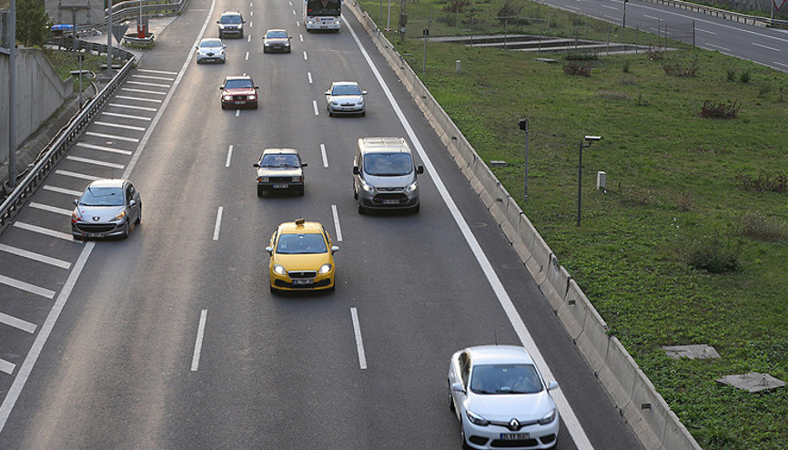 Emniyet şeridine giren sürücülere ceza yağdı