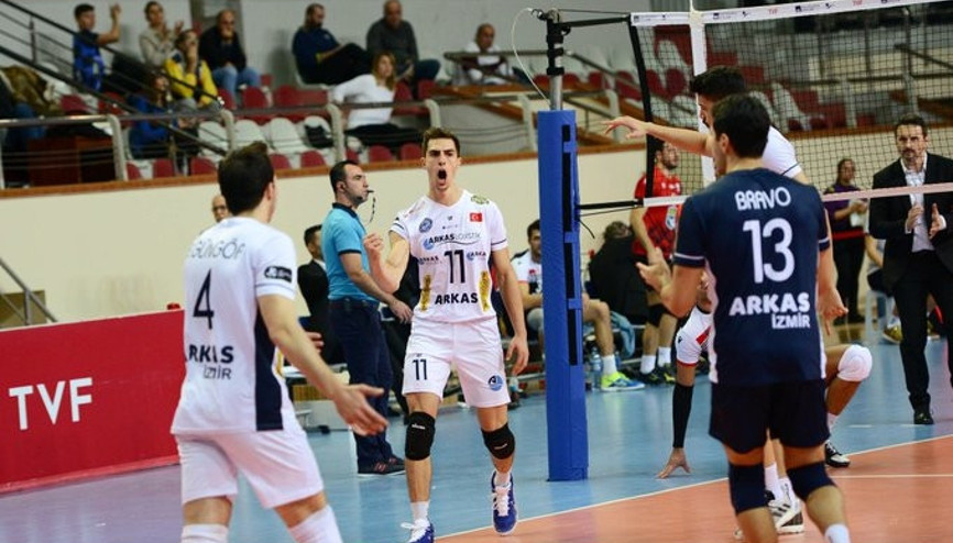 Arkas Spor, CEV Kupasında Dinamo Bükreş karşısında