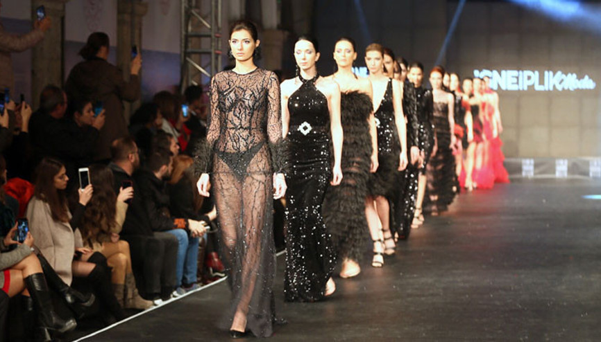 İzmir’de moda rüzgarı başladı