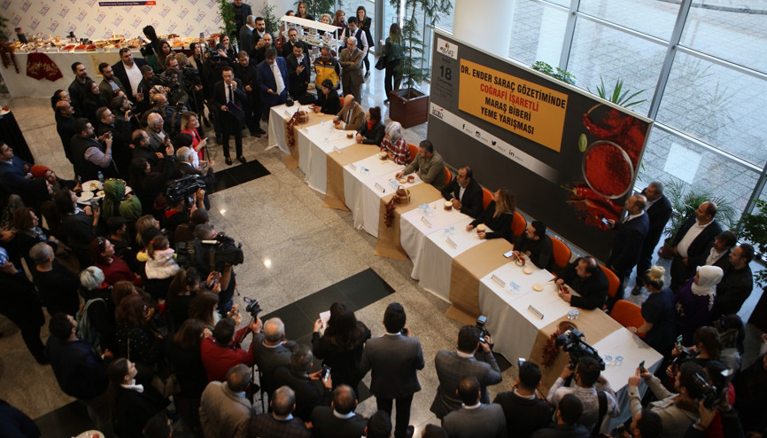 Türkiyenin en acı biberini yiyebilmek için yarıştılar