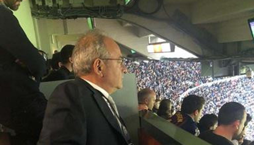 Abidal’e çubuklu forma