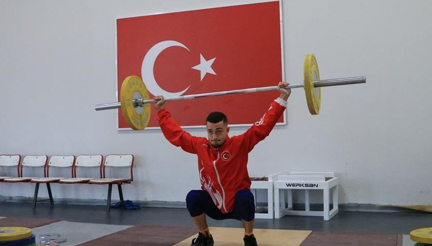 Halterde büyük hedeflerin peşinde koşuyorlar