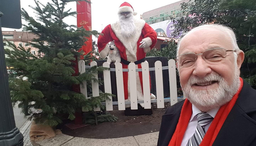 Noel Baba oldu, çocukları sevindirdi