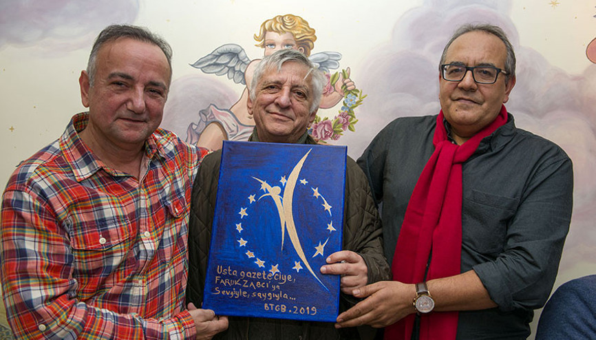 Duayen gazeteci Faruk Zabcı’ya ‘Yaşam Boyu Başarı’ plaketi