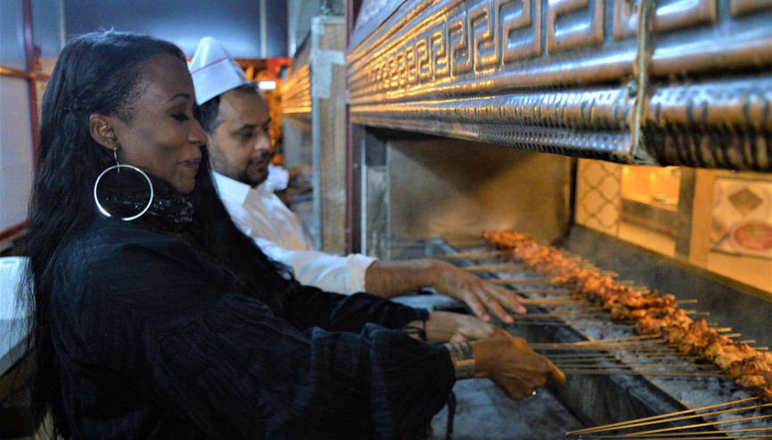 Bir zamanlar Michael Jacksonın vokalistiydi... Eskişehirde kebap pişirdi