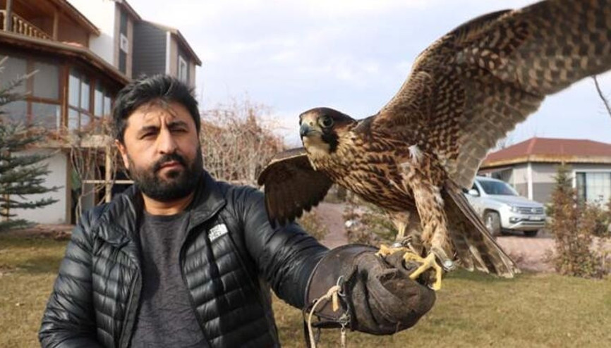 Almanyadan özel olarak getirttiği Doğan için bir otomobil parası harcadı