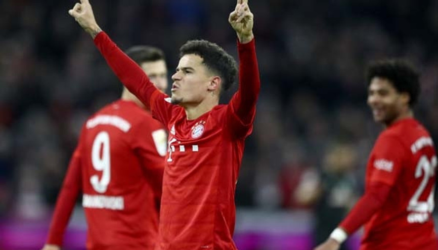 Ünlü futbolcuya olay davet Bana başka nerelerde gol atabileceğini göster