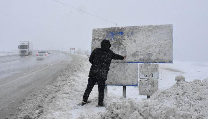 Sivasta kar etkili oldu, 24 köy yolu kapandı