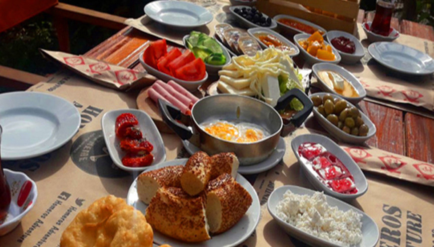 Bornova’da maceranın ve lezzetin adresi aynı