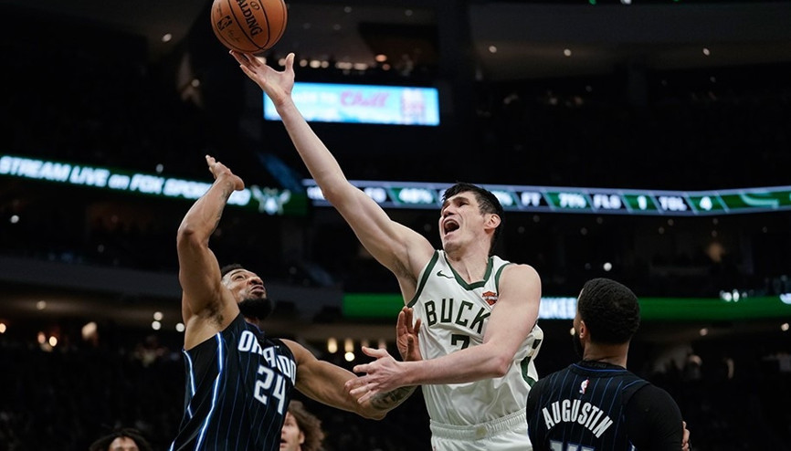 Bucks, Ersan İlyasovanın yıldızlaştığı maçta Magici yendi | NBAde gecenin sonuçları