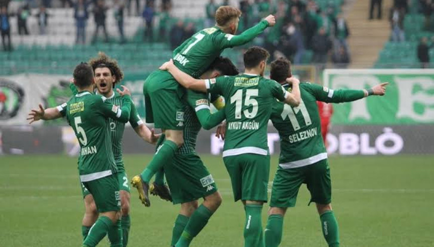 Bursasporun yüzünü son dakika golleri güldürdü