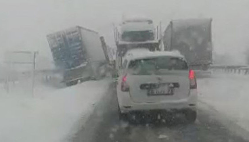 TIRlar kaydı, Bursa- Ankara karayolu ulaşıma kapandı
