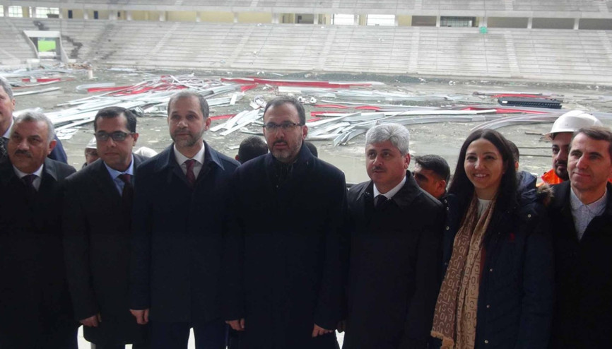 Bakan Kasapoğlundan Hatay Stadyumu inşaatında inceleme