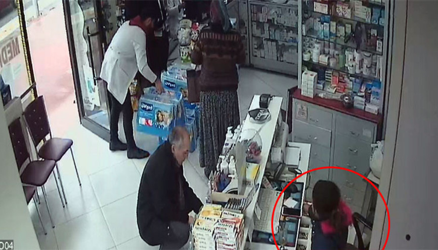 Anne oyaladı, 7 yaşındaki kızı soydu