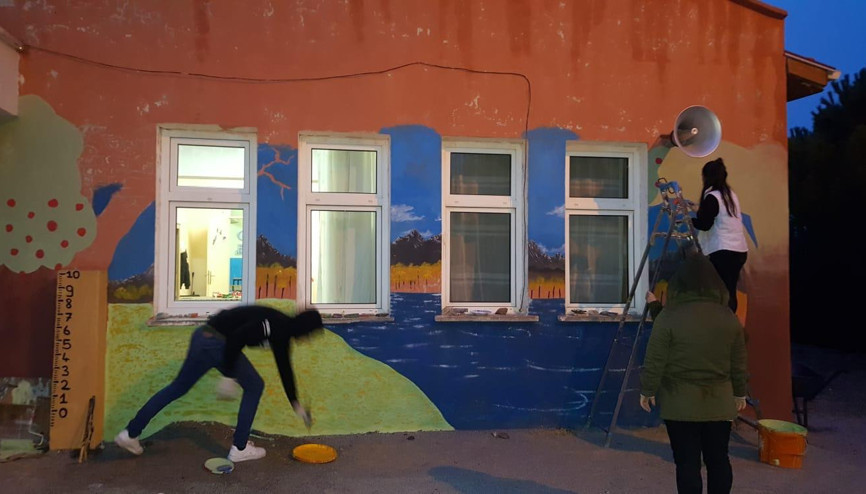 Üniversite öğrencilerinden okula sihirli dokunuş