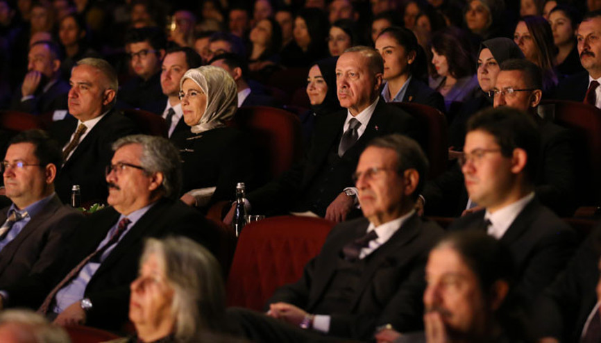 Cumhurbaşkanı Erdoğan, Leyla ile Mecnun tiyatro oyununu izledi