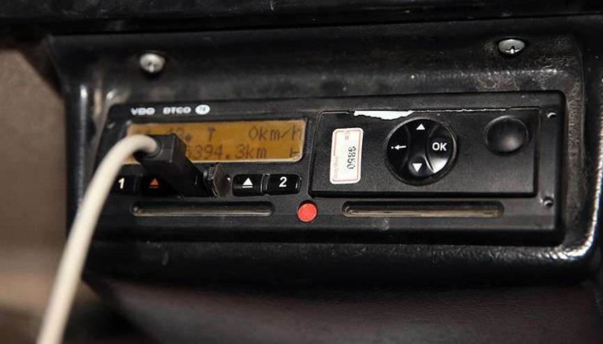 Nakliyecilere iyi haber Sayısal takograf uygulaması ertelendi