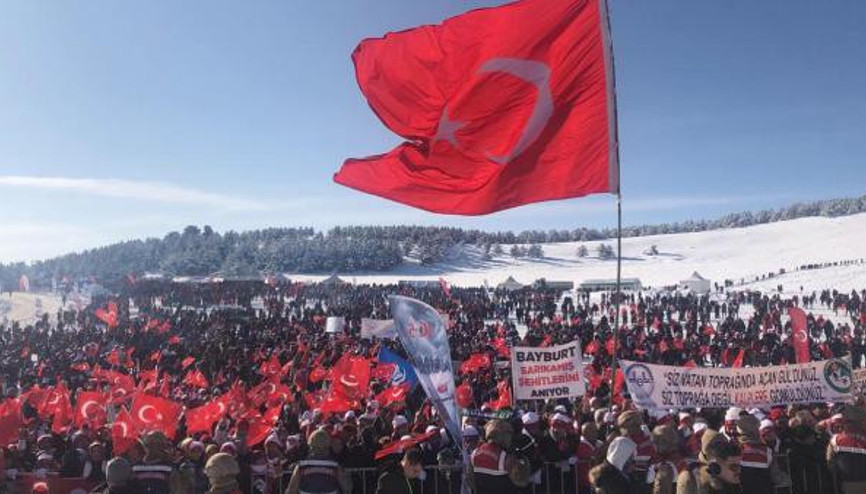 Sarıkamış şehitleri için 20 bin kişi yürüdü Sarıkamış şehitleri için 20 bin kişi yürüdü