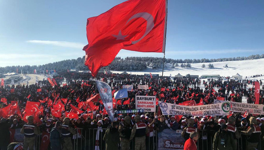 Sarıkamış şehitleri için 20 bin kişi yürüdü Sarıkamış şehitleri için 20 bin kişi yürüdü