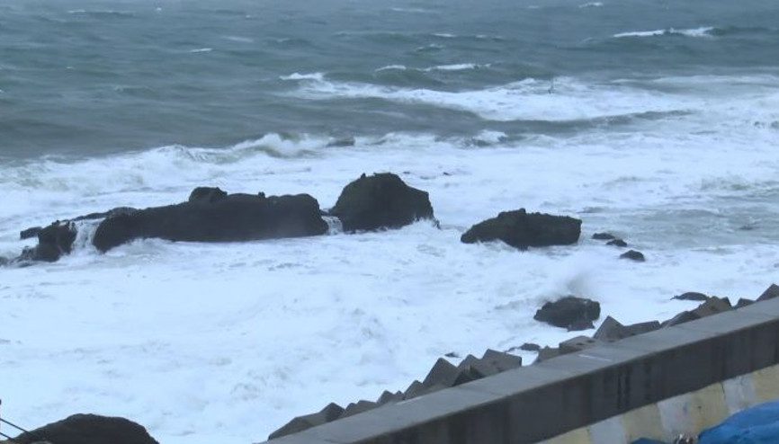 Rumeli Fenerinde dev dalgalar oluştu