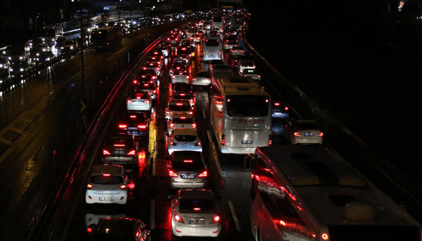 Son dakika haberi... İstanbullulara trafik şoku Yüzde 80... Son dakika haberi... İstanbullulara trafik şoku Yüzde 80...