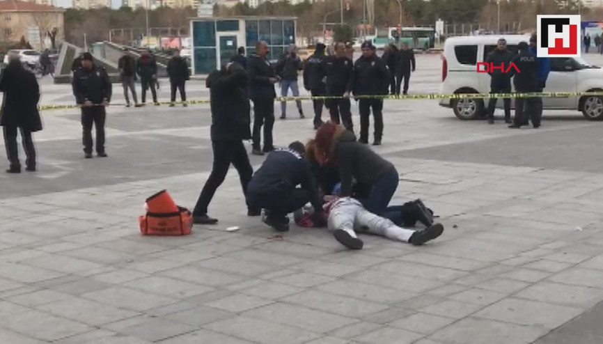 Kayseri adliyesi önü bir kişi tabanca ile vuruldu Kayseri adliyesi önü bir kişi tabanca ile vuruldu
