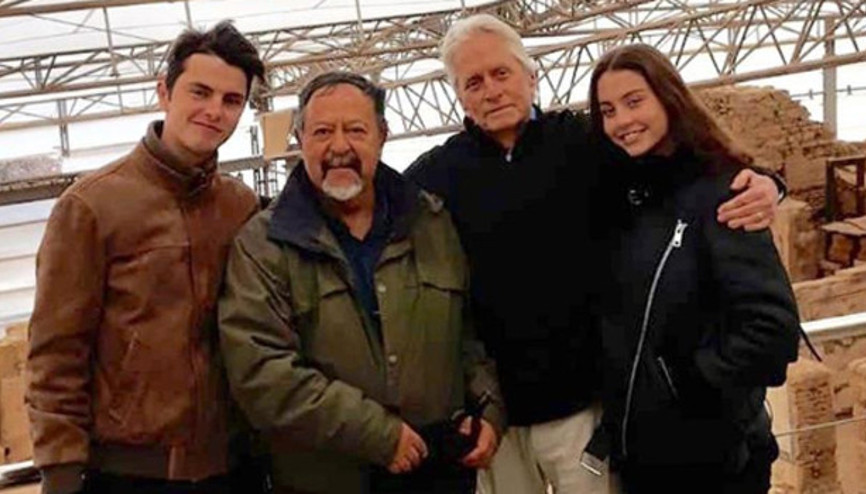 Michael Douglas çocukları Dylan ve Carys ile Efes Antik Kentini gezdi
