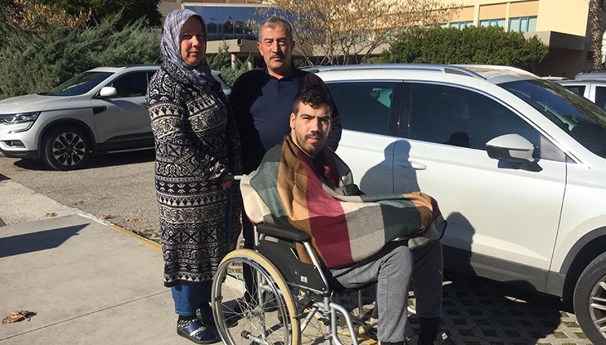 Çift kol nakilli Yusuf Oğuz, ameliyattan sonra ilk kez dışarı çıktı Çift kol nakilli Yusuf Oğuz, ameliyattan sonra ilk kez dışarı çıktı