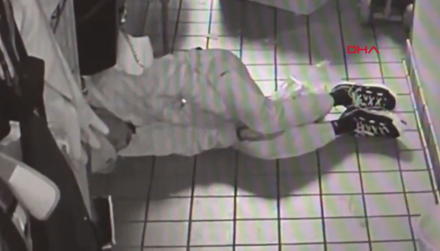 Girdiği restoranda yemek pişirip yedi, uyudu sonr soyup kaçtı