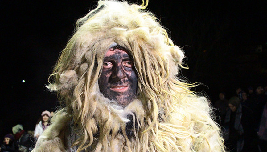 Kostümleri giyindiler, Kalandarı kutladılar Kostümleri giyindiler, Kalandarı kutladılar