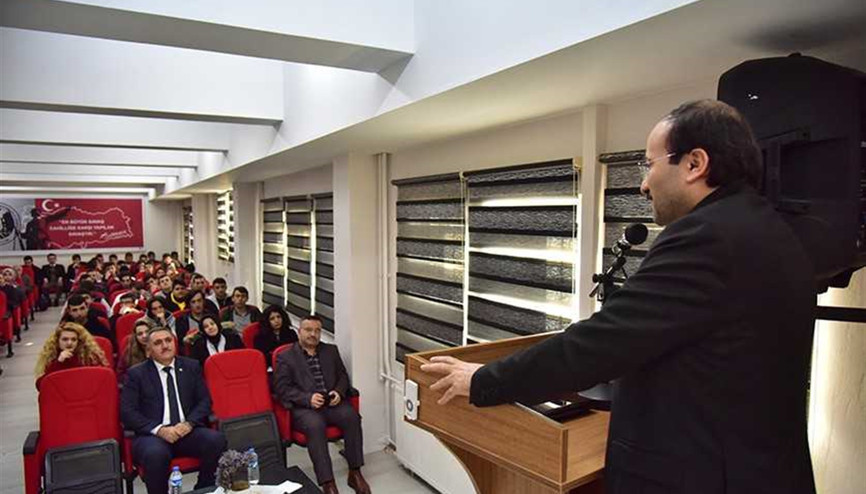 ‘Başarı ve kariyer’ dersi rektörden