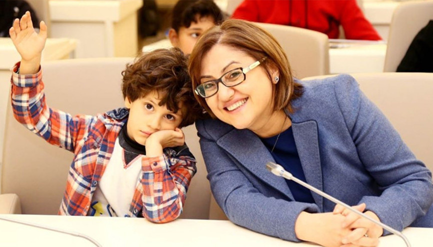 Gaziantep Büyükşehir Belediye Başkanı Fatma Şahin Radyo Dye konuk oluyor