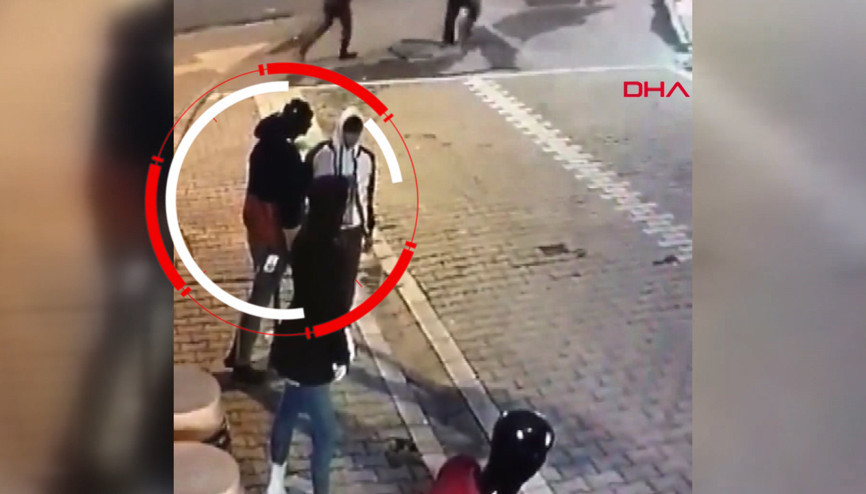 Cansız mankenin üzerindeki montu böyle çaldı