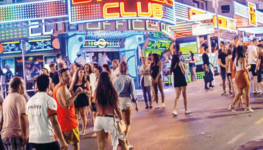 İbiza’da alkol ve balkon yasağı