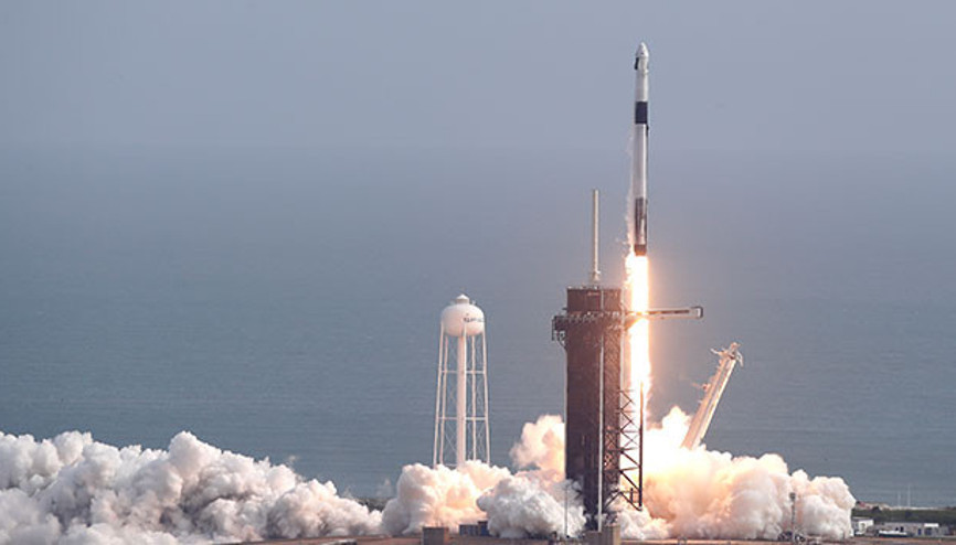 SpaceX önemli bir engeli daha aştı  Acil durum kaçış sistemi başarıyla test edildi