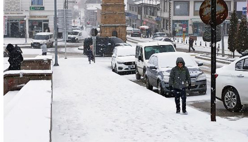 Yozgat, kar yağışıyla beyaza büründü