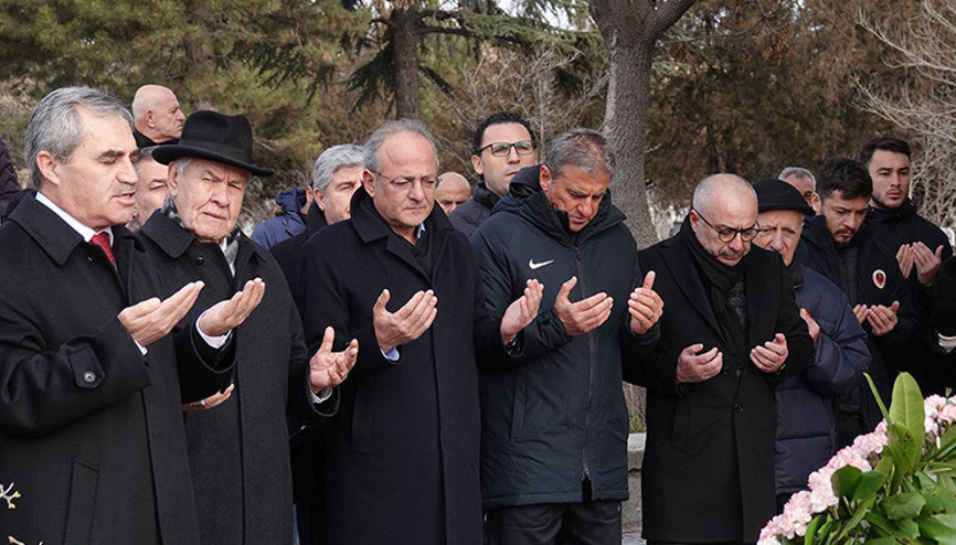 İlhan Cavcav mezarı başında anıldı