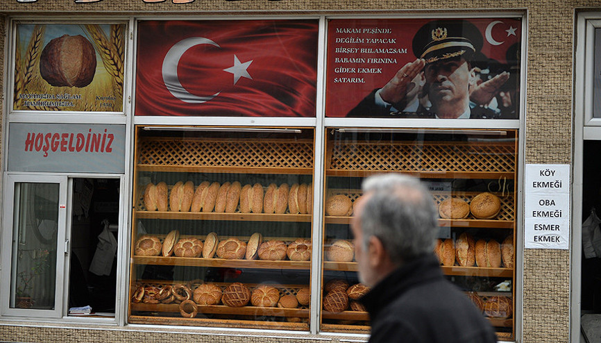 Diyarbakırın Gaffar Babası memleketinde unutulmuyor.. Gaffar Okkan mezarı başında anıldı