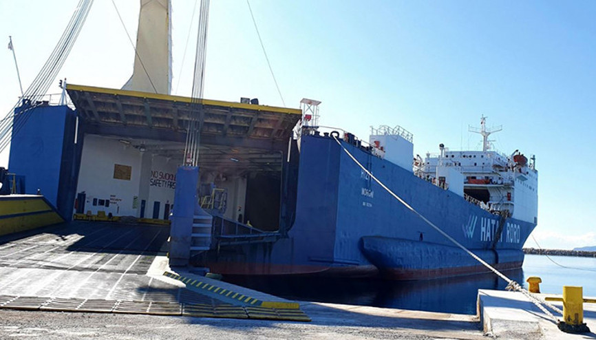 Hava muhalefeti nedeniyle 4 gündür yanaşamayan gemi, Mersindeki limanına ulaştı