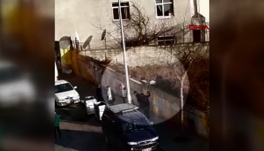 Mahallenin genç magandaları pompalıyla böyle ateş etti