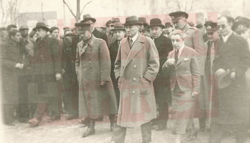 Büfede tesadüfen ortaya çıktı İşte Atatürkün görülmemiş fotoğrafları