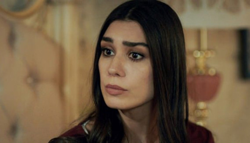 Burcu Kıratlı dolandırıcıya yarım milyon kaptırdı