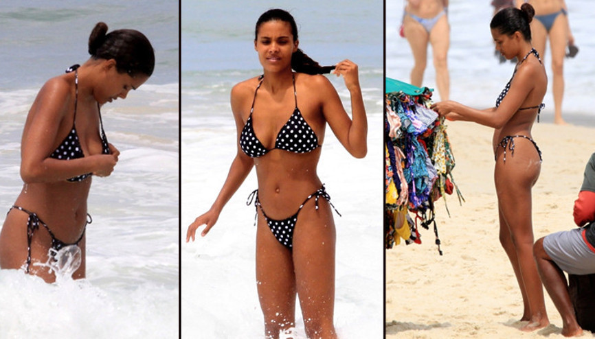 Plajda bikini alışverişi
