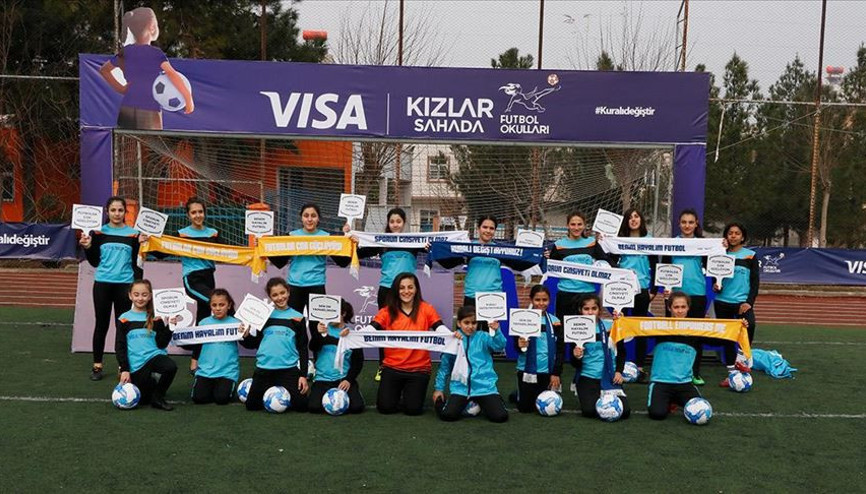 Şanlıurfada kızlar sahaya indi