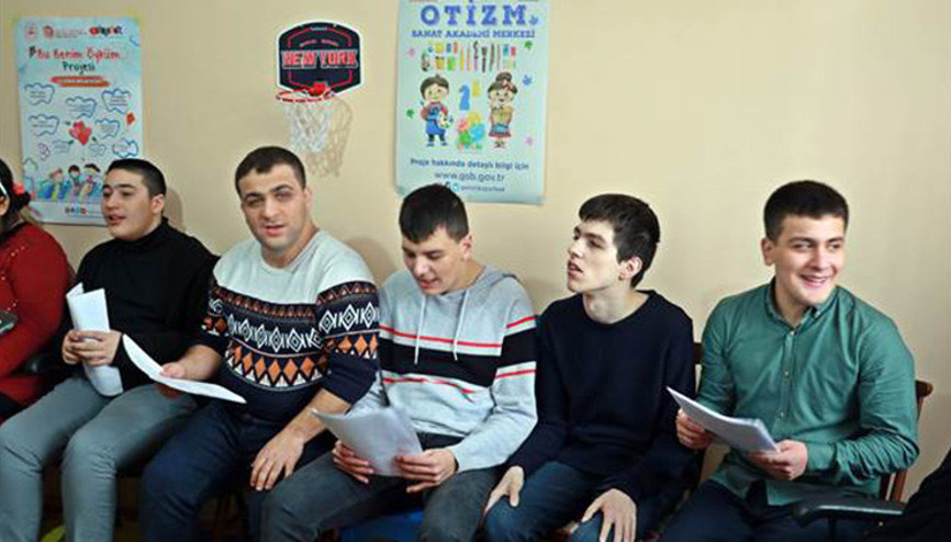 Otizmli çocuklar, engelleri müzik ve eğitimle aşıyor