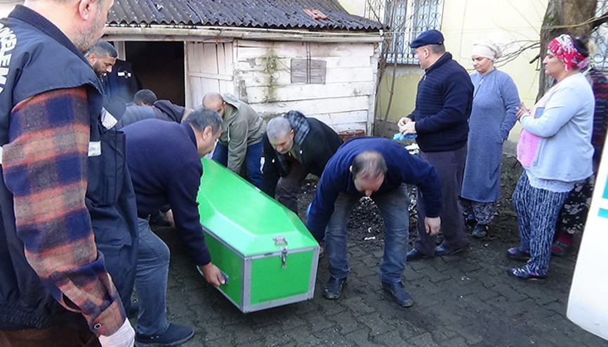 Yaşlı kadın evinde ölü olarak bulundu