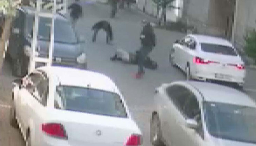 İstanbulun göbeğinde otomobille kadını kaçırmaya çalıştı