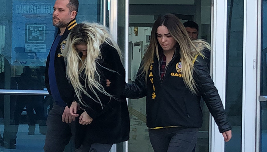 Yaşlı adama genç sevgiliden gasp tuzağı Yaşlı adama genç sevgiliden gasp tuzağı