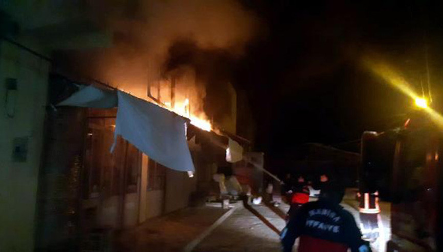 Giyim mağazasındaki yangın, yarım saatte söndürüldü